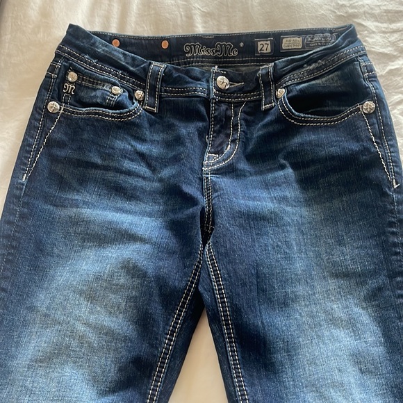 Super cute Miss Me jeans size 27, midrise with flare leg, perfect condition - Picture 3 of 8